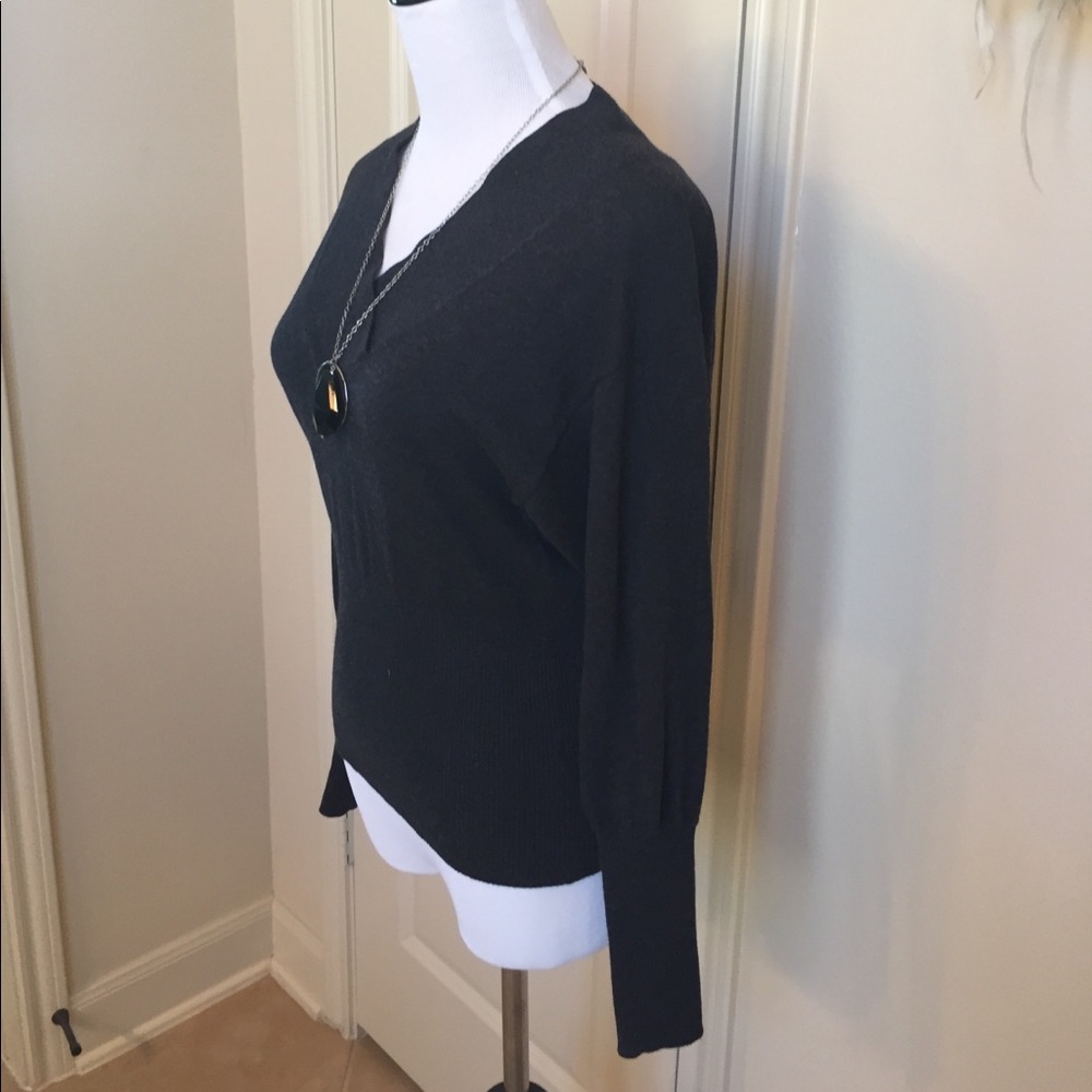 - Banana Republic loose sleeve sweater - Picture 3 of 5